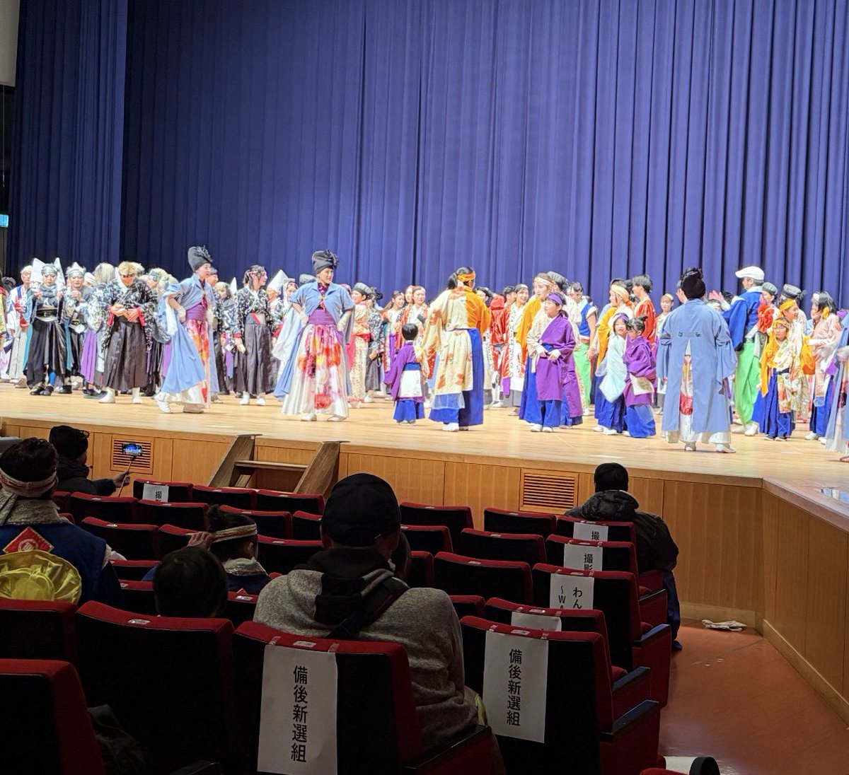 uraja_nanairo's tweet photo. 2月8日…俄嘉屋さん28周年祭に七彩も参加させていただきました。

俄嘉屋の皆さんや県内外の名だたるチームさんの演舞に魅了され、あっという間の3時間！お声がけ頂き、本当にありがとうございました。

改めて㊗️28周年、おめでとうございました🙇‍♀️

#俄嘉屋　#岡山　#うらじゃ　
#よさこい　#七彩 https://t.co/uGsEsRZ8us