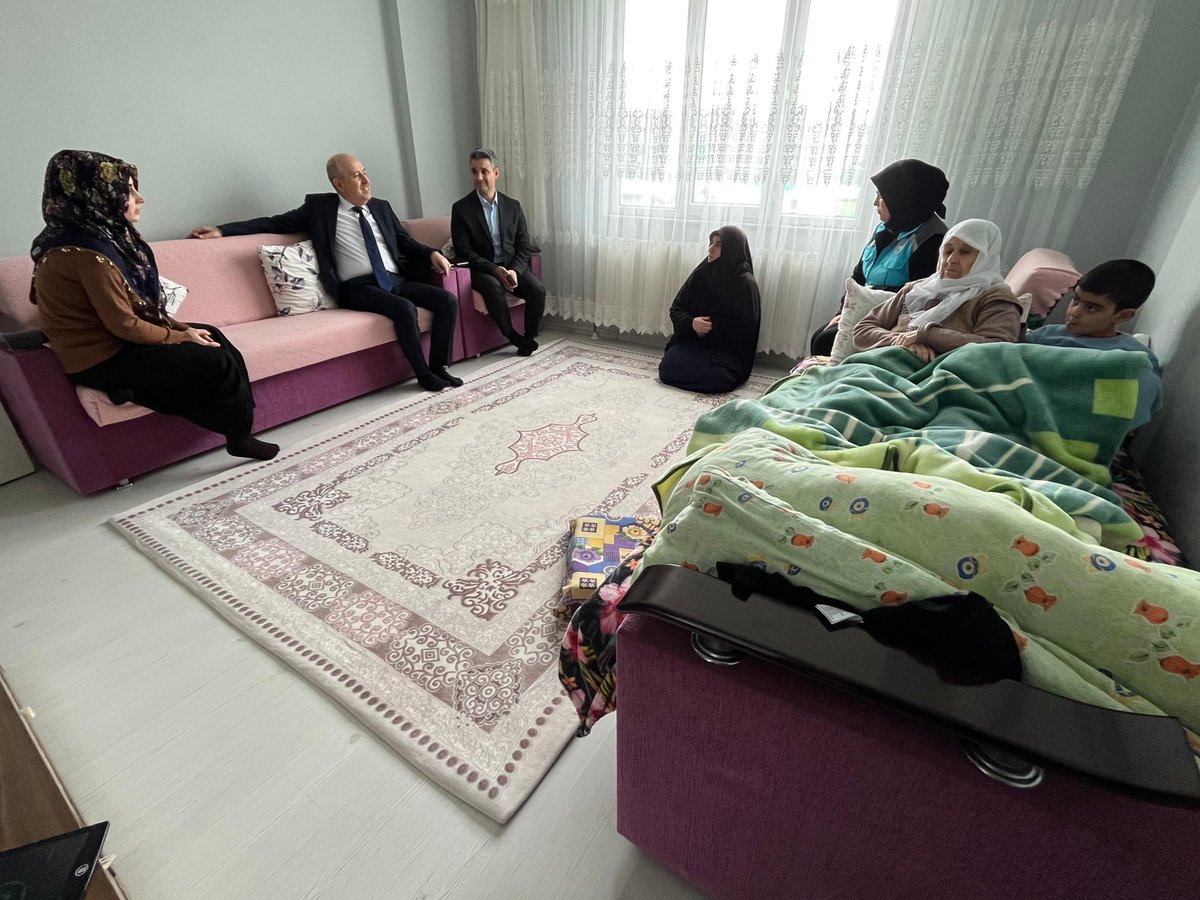 Kaymakamımız Cemalettin YILMAZ, Sydv müdürümüz ile birlikte ilçemiz Hamidiye ve Yeni Mahalle sakinlerinden Aykut Alp ve Yıldız ailelerinin misafiri oldu.