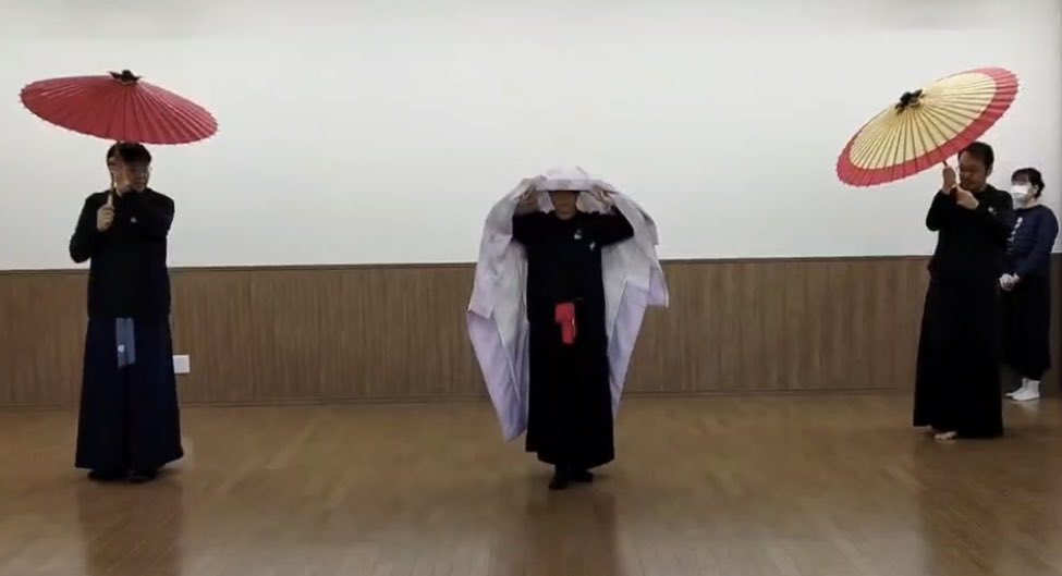 本日の稽古は新演目の手付けを3本。

朝早くから集まりみんなで試行錯誤しながら演目を創作中！

それぞれのカラーが出ていて面白くなりそうです😁