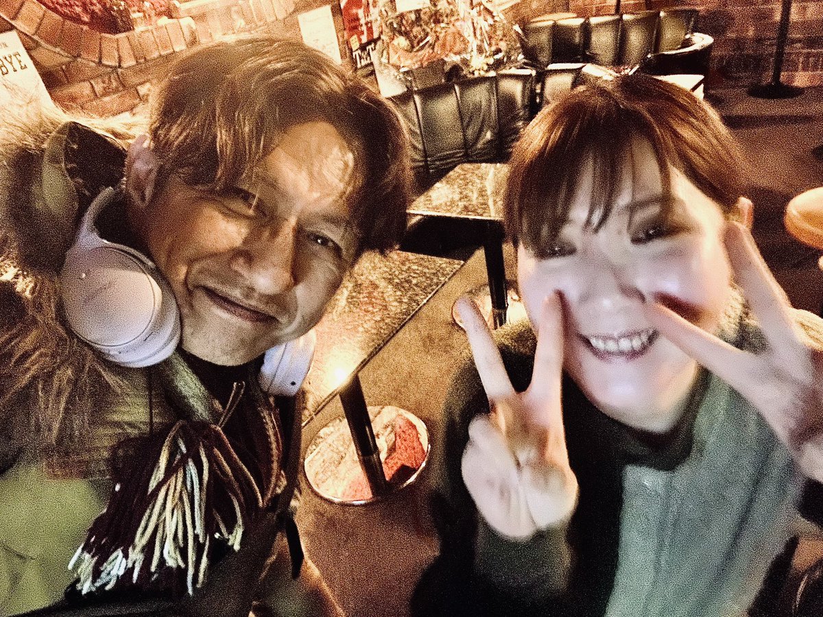 sawachan_21ways's tweet photo. 久しぶりに利紗と飲み語れて
素敵なひと時になった☝️
開店&生誕&諸々のお祝いもやっと渡せたしね!
いい歌声を響かせてくれたらと思うよ
#RememberU #中村利紗 https://t.co/NPap8PuI9h