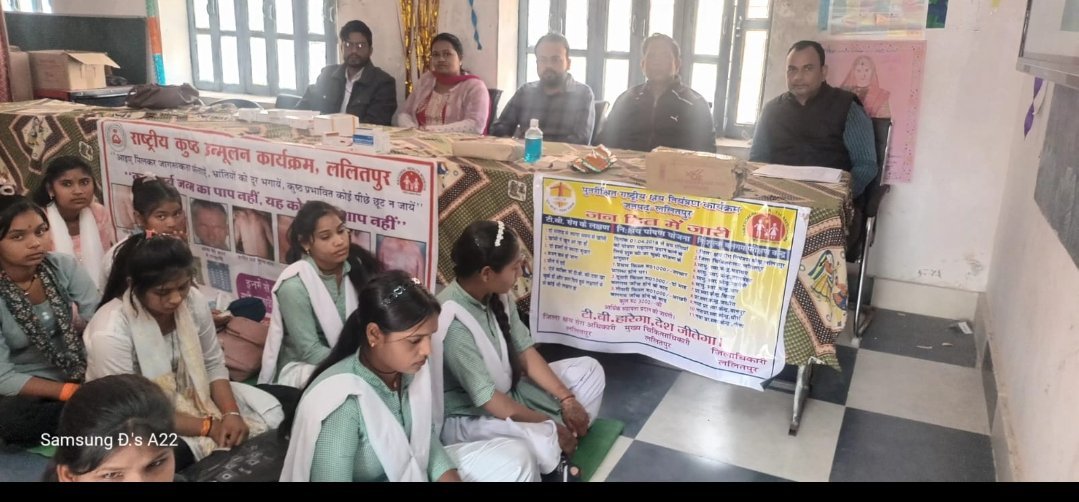 ntep_UP's tweet photo. #TBMuktBharat राजकीय बालिका इंटर कॉलेज ब्लॉक महरौनी में छात्राओं को टीबी जैसी गंभीर बीमारी के बारे में जागरूक किया गया। @AmitGhoshIAS @ntep_UP @nhm_up @moansadhana @TBHDJ @khpt4change https://t.co/GuwBzIUFEC
