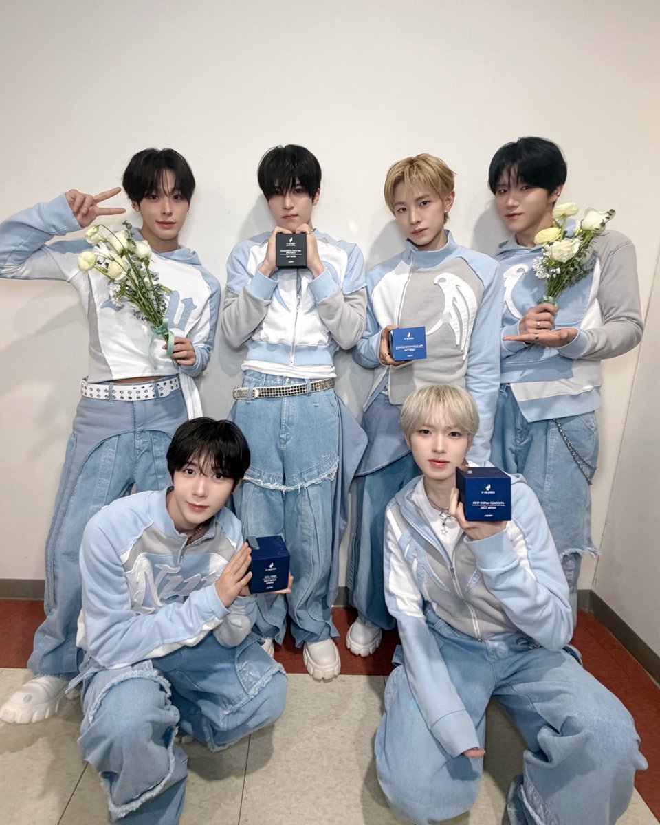 𝑯𝒐𝒕 & 𝑮𝒓𝒆𝒂𝒕 𝑳𝒐𝒗𝒆 𝒊𝒏 𝑾𝒐𝒓𝒍𝒅まめ tweet media