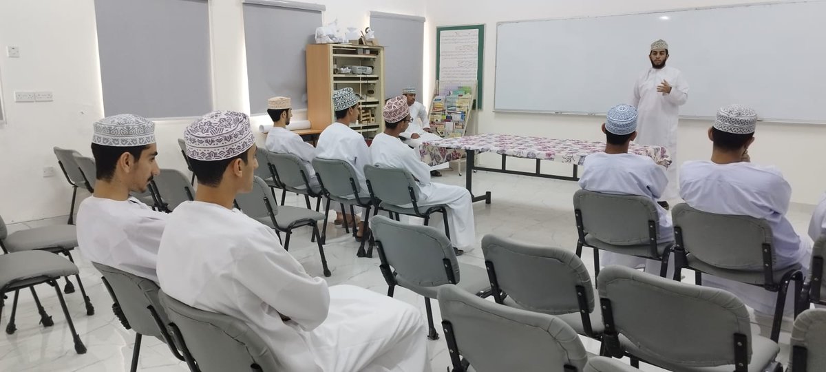 osamahbinzaid's tweet photo. ضمن البرامج الثقافية
قدم الطالب /تركي بن محمود الوائلي مشغل تعريفي عن برنامج رواد عُمان لطلبة الصف الحادي عشر استعرض خلالها آلية التسجيل وإجراءات الامتحانات والمقابلات و��لك تحت إشراف أسرة التوجيه المهني، في خطوة تهدف إلى توعية الطلبة بالفرص المستقبلية وتنمية مهاراتهم المهنية.. https://t.co/sTReoOaa0I