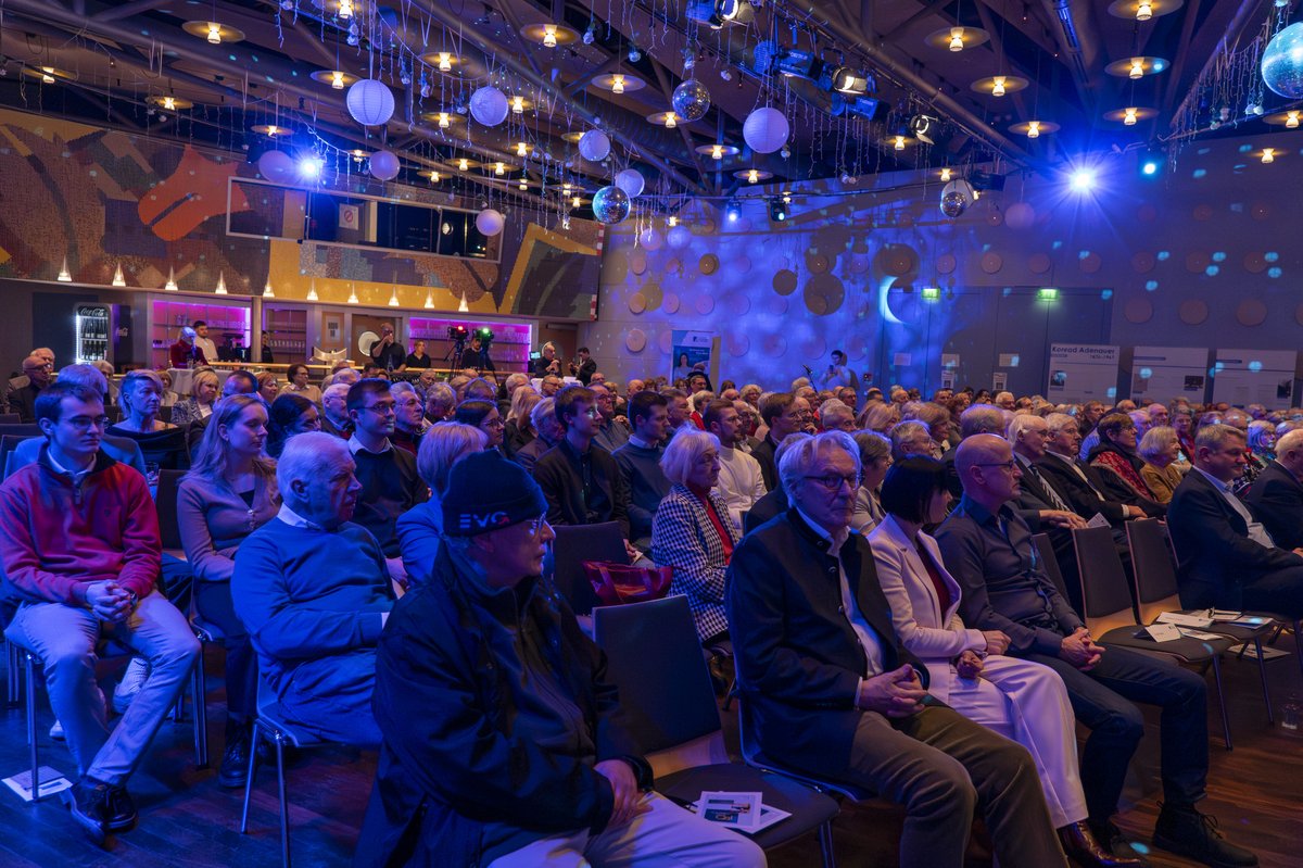 Union Stiftung tweet media