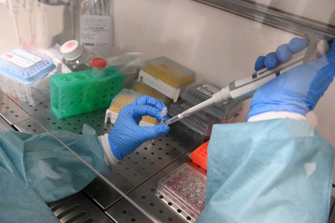 FeorenzoLisa's tweet photo. Moderna says US refusing to review mRNA-based flu shot - Breitbart https://t.co/KNFHwajHYY