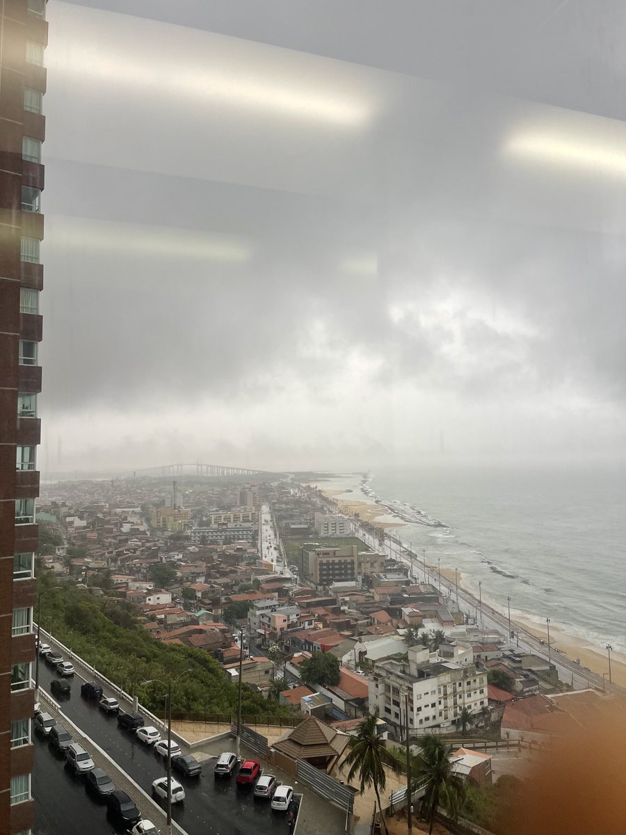 A ponte sumiu! E Natal toda alagada como há poucos dias atrás! A Prefeitura é q não pode sumir! Urgente ações públicas!!