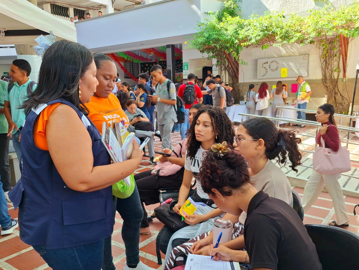 SecSaludBAQ's tweet photo. Participamos del "Encuentro Carnavalero de la Vecindad Bolivariana" de @unisimon, promoviendo en los jóvenes la salud sexual y reproductiva.

Ofrecimos prevención de infecciones de transmisión sexual-ITS, pruebas rápidas de VIH y consultas psicológicas con #CHATLemos. ✔️ https://t.co/GptZhKxalb