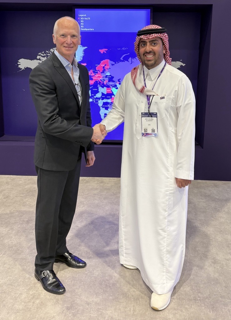 CrosslakeFibre's tweet photo. 📍 Dubai | @capacitymedia Capacity Middle East
Good momentum at #CapacityME this week.
Themes coming through clearly:
• AI shaping real network decisions
• Ongoing cloud & hyperscale expansion
• Resilience + low latency firmly on the agenda
@fergusinnes and Nick Griffiths are on the ground for Crosslake Fibre — connecting with carriers, financial networks & data centre partners.
Still time to meet if you’re here.
Thanks to the teams from @stc and @Bayobab_ for taking the time to pose with the Crosslake team for some photos.