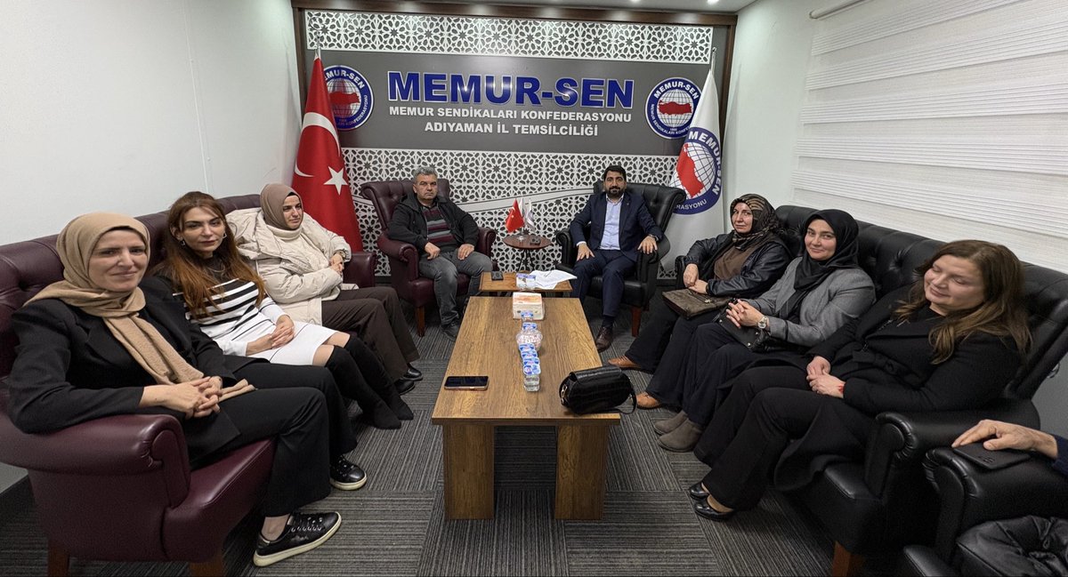 demirmehmet02's tweet photo. Okulöncesi öğretmen ve yöneticileri sendikamızı ziyaret ettiler. 
Son yayımlanan Mili Eğitim Bakanlığı Eğitim Kurumları Yönetici Görevlendirme Yönetmeliğini incelediğimizde, yönetmelikte okulöncesi öğretmenlerinin belirttiği hususlarla birlikte birtakım yeni mağduriyetler oluşmuş, bu mağduriyetlerin ve hak kayıplarının giderilmesi için hem şube hukuk büromuz nezdinde hem de genel merkezimiz nezdinde hukuki süreçleri başlattık.

Birçok mevzuat değişikliği, beraberinde olumlu değişimler getirmekle beraber bazı mağduriyetlerin oluşmasına da sebep olabilmektedir.  Bu sebeple, son yayımlanan yönetici görevlendirme yönetmeliğinin bazı maddeleri ile okulöncesi öğretmen ve yöneticilerinin mağduriyetlerini içeren madde de dahil olmak üzere genel merkezimiz aracılığıyla yargıya taşıdık. Eğitim-Bir-Sen olarak, oluşan mağduriyetlerin giderilmesi, hukuka aykırı uygulamaların sonlandırılması için üyelerimizin yanında olacak ve mücadelemizi sonuna kadar sürdüreceğiz.