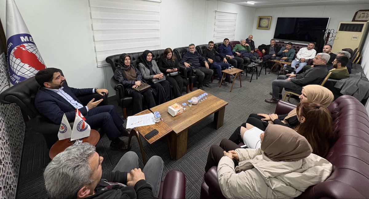 demirmehmet02's tweet photo. Okulöncesi öğretmen ve yöneticileri sendikamızı ziyaret ettiler. 
Son yayımlanan Mili Eğitim Bakanlığı Eğitim Kurumları Yönetici Görevlendirme Yönetmeliğini incelediğimizde, yönetmelikte okulöncesi öğretmenlerinin belirttiği hususlarla birlikte birtakım yeni mağduriyetler oluşmuş, bu mağduriyetlerin ve hak kayıplarının giderilmesi için hem şube hukuk büromuz nezdinde hem de genel merkezimiz nezdinde hukuki süreçleri başlattık.

Birçok mevzuat değişikliği, beraberinde olumlu değişimler getirmekle beraber bazı mağduriyetlerin oluşmasına da sebep olabilmektedir.  Bu sebeple, son yayımlanan yönetici görevlendirme yönetmeliğinin bazı maddeleri ile okulöncesi öğretmen ve yöneticilerinin mağduriyetlerini içeren madde de dahil olmak üzere genel merkezimiz aracılığıyla yargıya taşıdık. Eğitim-Bir-Sen olarak, oluşan mağduriyetlerin giderilmesi, hukuka aykırı uygulamaların sonlandırılması için üyelerimizin yanında olacak ve mücadelemizi sonuna kadar sürdüreceğiz.