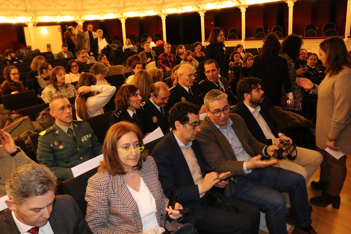 PalenciaAyto's tweet photo. La alcaldesa @mndres destaca la relevancia de liderar el #proyectoSPACE que combina #formación, #convivencia y #prevención de #delitosdeodio. "Intentaremos aprender de lo que se realiza en otras ciudades europeas y exportar lo que funciona en #Palencia, como el #AgenteTutor" https://t.co/IcfOU1B2uG