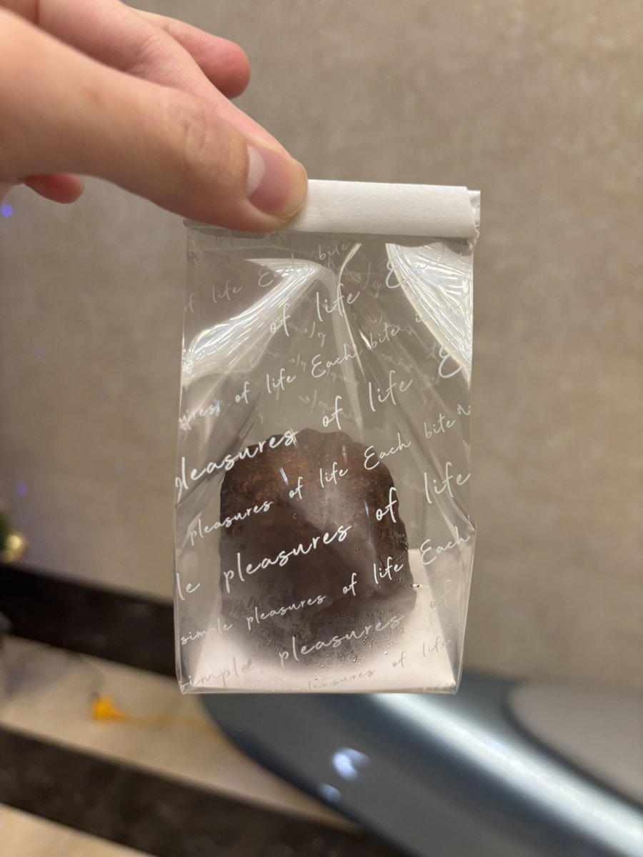 Cliff_x_Lin's tweet photo. 去年から会社でスイーツ販売の準備をしています。
その中で、思いがけず友人からちょっとした注文をもらいました。
今日は無事に出荷できて本当に嬉しいです。
忘れられない一日になりました。 https://t.co/UdpXKdb89I
