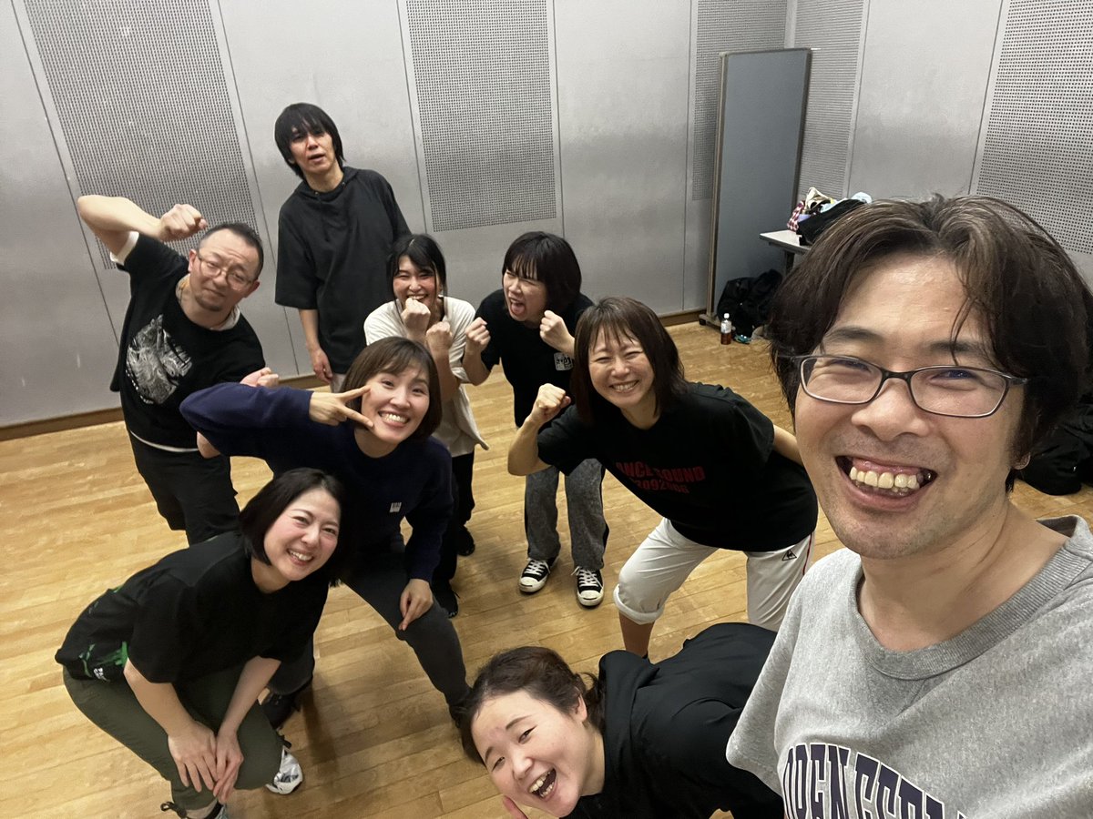 narutoro18's tweet photo. 成瀬ダンス部だわ！
IRIS OUT祭りだ！！
早いテンポと慌ただしいダンスにガッツリ食らいつくみんな、凄い！！
そらヘトヘトになるよね。
時間はレゼダンスも足して完成させるの目標！
#成瀬ダンス部 https://t.co/e13tpkHFIt