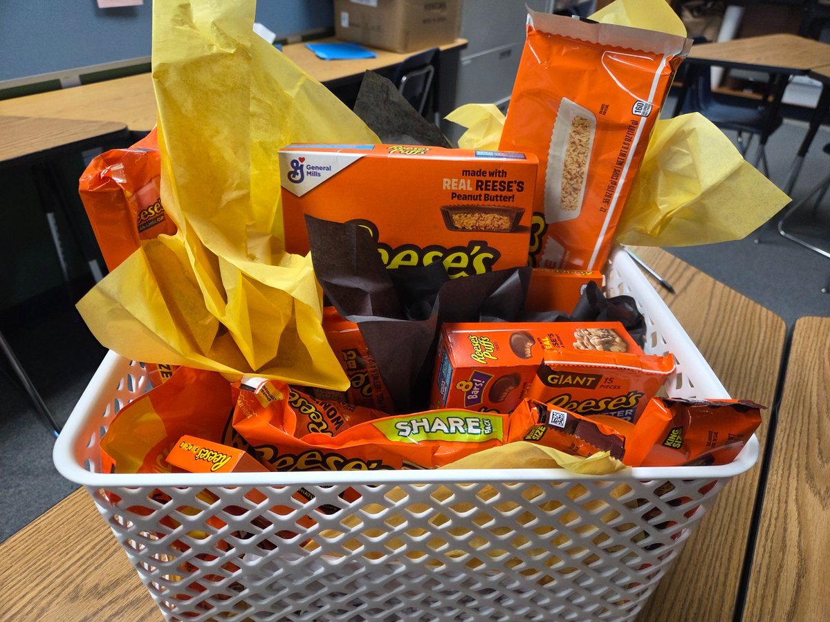 Raffle baskets are rolling in for our fundraiser! 🎉

This Reese’s-themed basket is loaded with peanut butter favorites—Puffs, Pieces, Cups &amp; more!

Join us Feb. 21 at Rock River Lanes (before 4 PM) to support our <a href="/FAHSAthletics/">FAHSAthletics</a> football &amp; softball athletes and win big! 🏈🥎