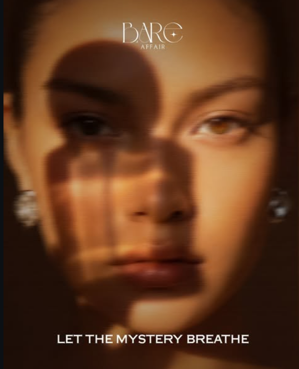 Bare_Affair's tweet image. Bare Affair isn’t just a fragrance—it’s an aura. Deep, warm, and irresistibly intimate, it lingers softly on your skin, unfolding with every heartbeat. Subtle yet unforgettable… just like you.

#BareAffair #LetTheMysteryBreathe #LuxuryFragrance #SignatureScent #PerfumeLovers