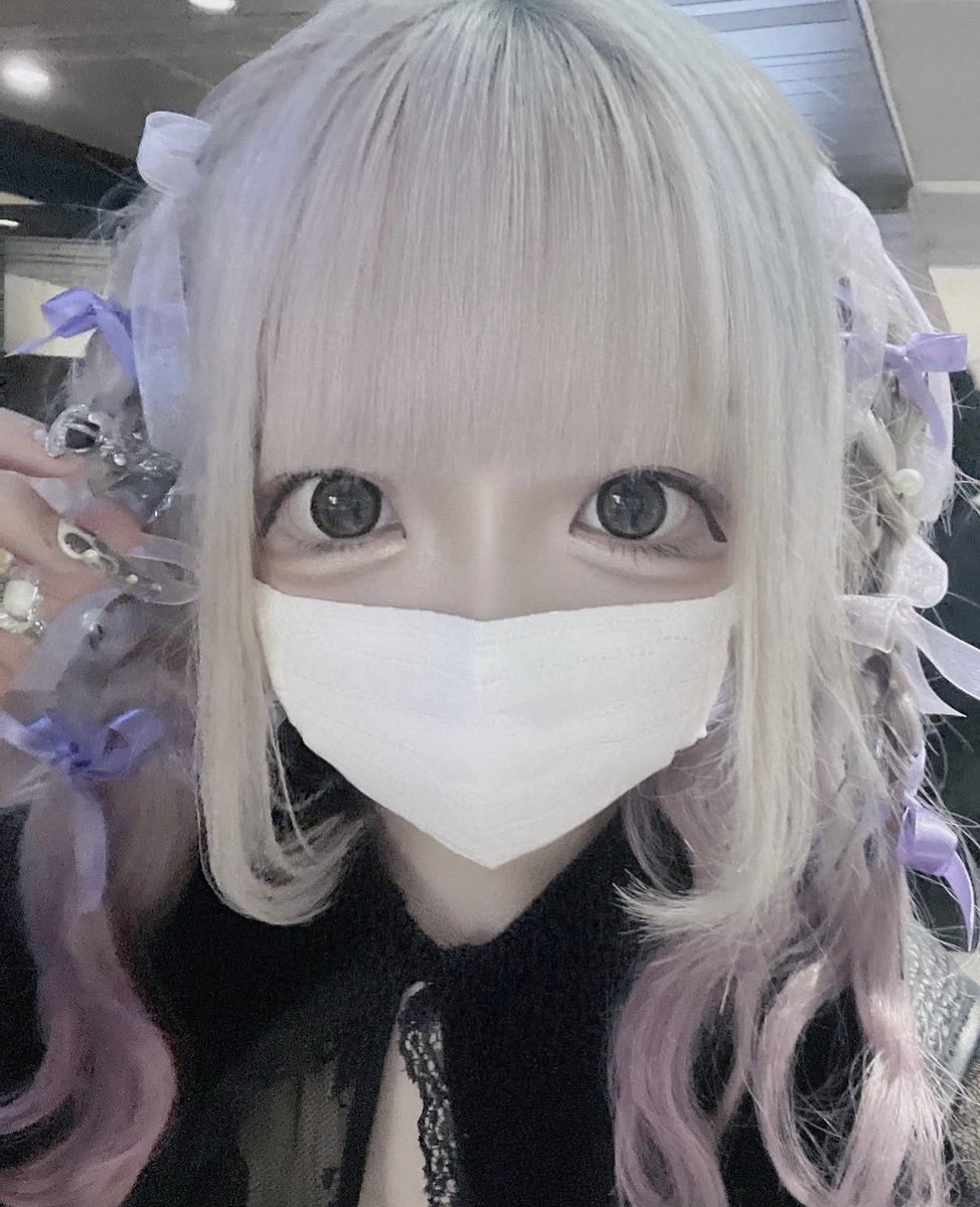 neo_rozu_'s tweet photo. ◀️16歳       20歳▶️ https://t.co/qAmPtUoFKS