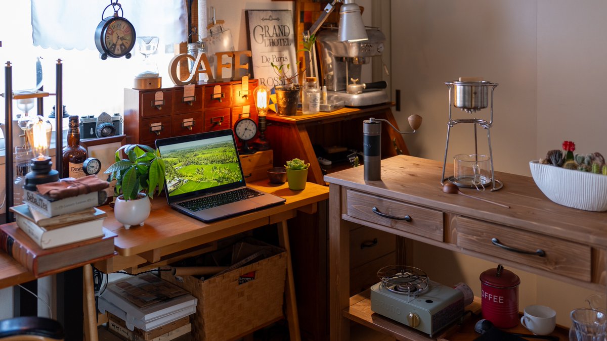 kazoo1984kazuno's tweet image. 一部ご要望があったので撮影部屋のご紹介☕️
私の「妄想喫茶」の撮影はこの６畳部屋で撮影しています

部屋のテーマは「雑然と散らかった魔法使いのアトリエ」
自分の「好き」を集めて物多めに仕上げました…