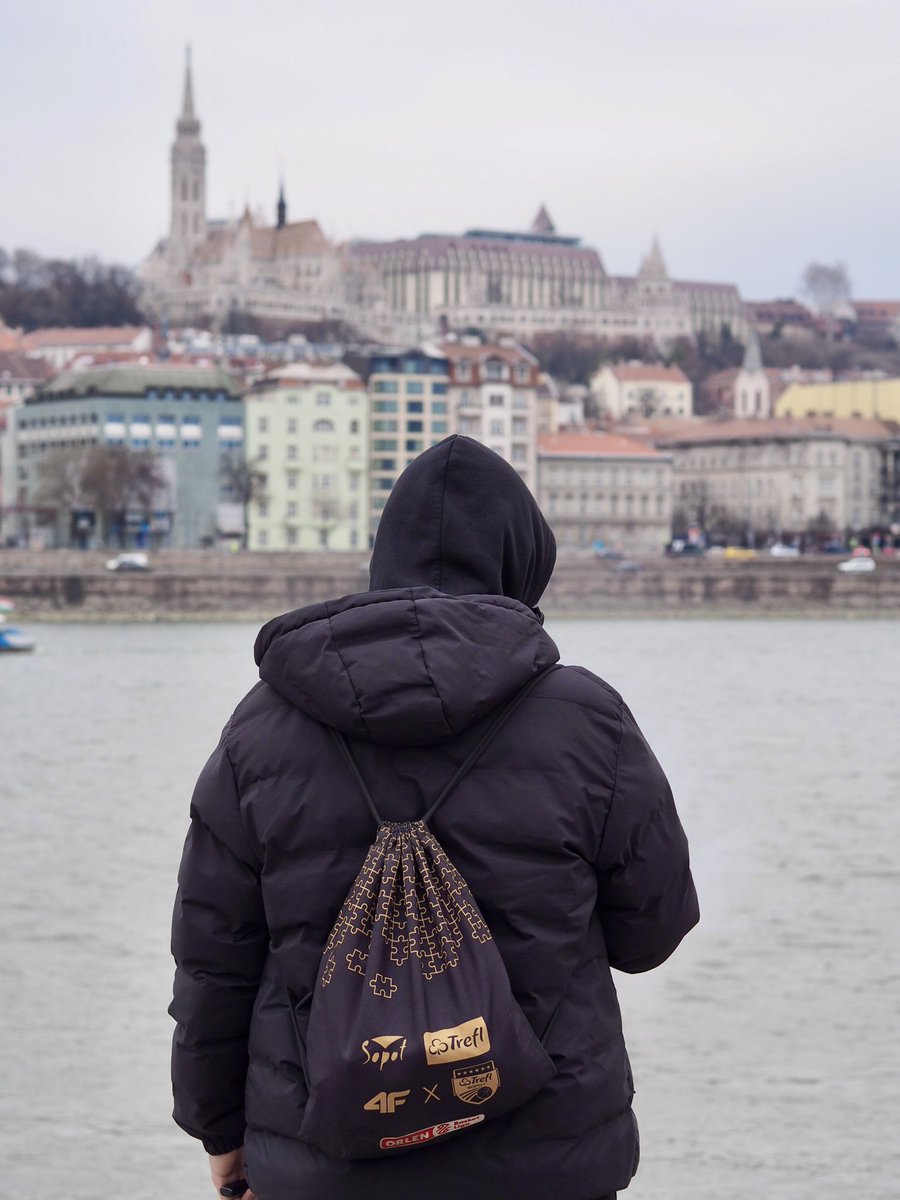 treflsopot's tweet image. Od wczoraj na Węgrzech żółto-czarne barwy są jeszcze bardziej zauważalne i nie chodzi tu o wzmożoną aktywność kibiców Falco 😉

Byli, są i będą też dzisiaj! 💛🖤

#FIBAEuropeCup #plkpl