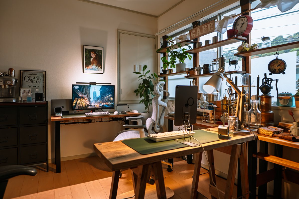 kazoo1984kazuno's tweet image. 一部ご要望があったので撮影部屋のご紹介☕️
私の「妄想喫茶」の撮影はこの６畳部屋で撮影しています

部屋のテーマは「雑然と散らかった魔法使いのアトリエ」
自分の「好き」を集めて物多めに仕上げました…