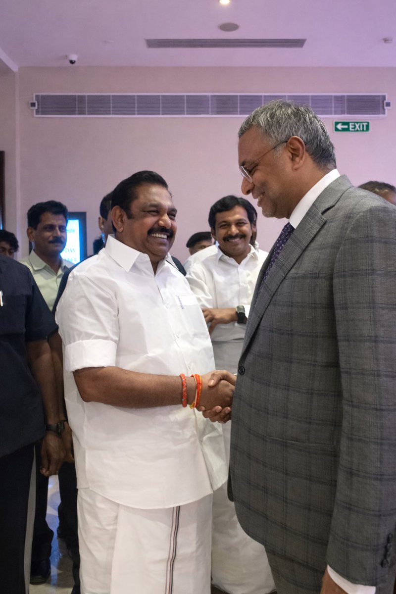 PhoenixJaiSeela's tweet photo. சிவகங்கை தொகுதி பாராளுமன்ற உறுப்பினர் 
திரு. @KartiPC MP அவர்கள் IndiaToday சார்பில் நடைபெற்ற #IndiaTodayTNRoundTable நிகழ்ச்சியில் தமிழக முன்னாள் முதல்வர் திரு. எடப்பாடி பழனிச்சாமி அவர்களை சந்தித்த போது.... https://t.co/lx7J38csj4