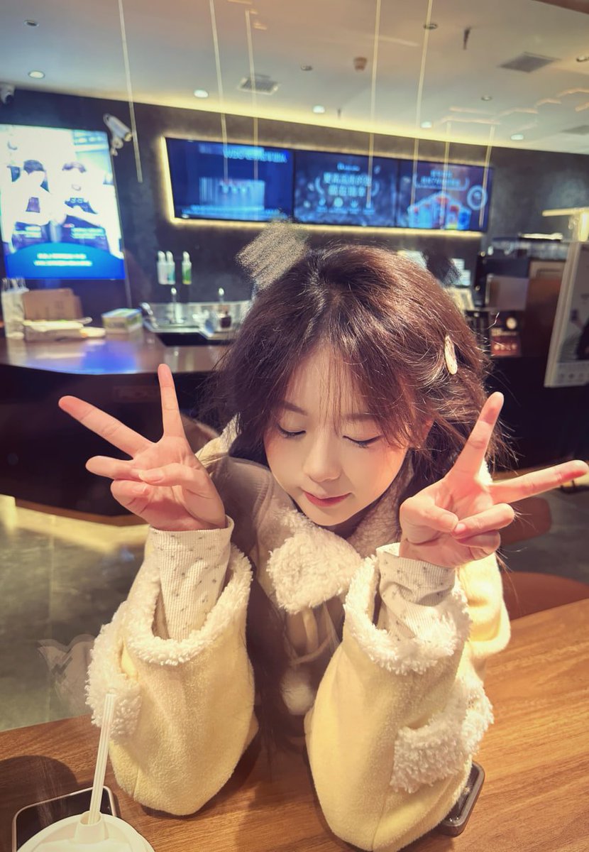 LawerenceA89487's tweet photo. 新年快樂呀 https://t.co/wkhyC2uOXa