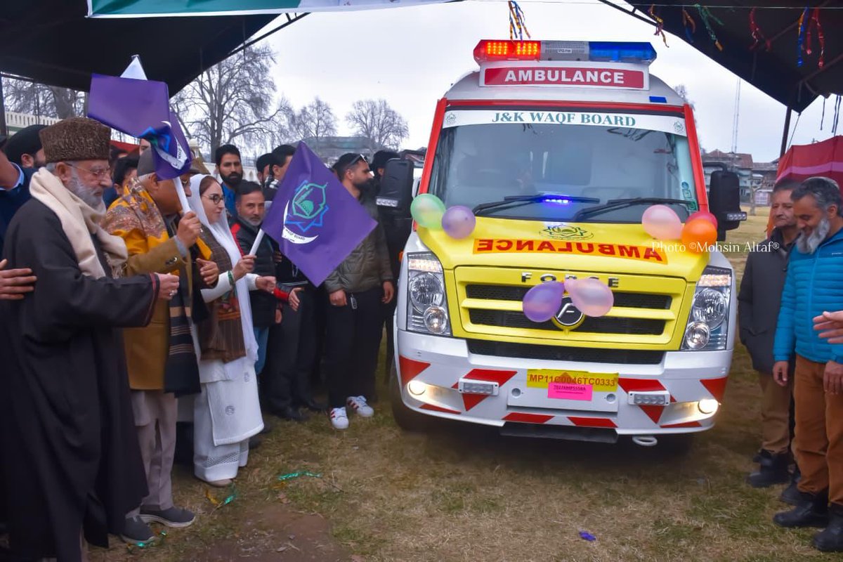 drdarakhshan's tweet photo. Accompanied by respected Shri @AshokKoul59 Ji, flagged-off Four Modern High-Tech Ambulances into the Public Services Infrastructure of J&K Waqf Board. These ambulances will be operating from Dargah Hazratbal, Baba Rishi shrine, Aishmuqam shrine & Chrar-e-Sharief. 

A big day for all of us as the dream project is a reality now.

@diprjk @PIBSrinagar @PMOIndia @narendramodi @AmitShah @AmitShahOffice @amitmalviya @PIB_India @PIBHomeAffairs @BJP4India @BJP4JnK @KirenRijiju @JPNadda @tarunchughbjp @OfficeOfLGJandK @blsanthosh @HMOIndia @manojsinha_
@ANI @PTI_News @srinagaradmin 
@SrinagarPolice @DC_Budgam @DCBaramulla @DCAnantnag