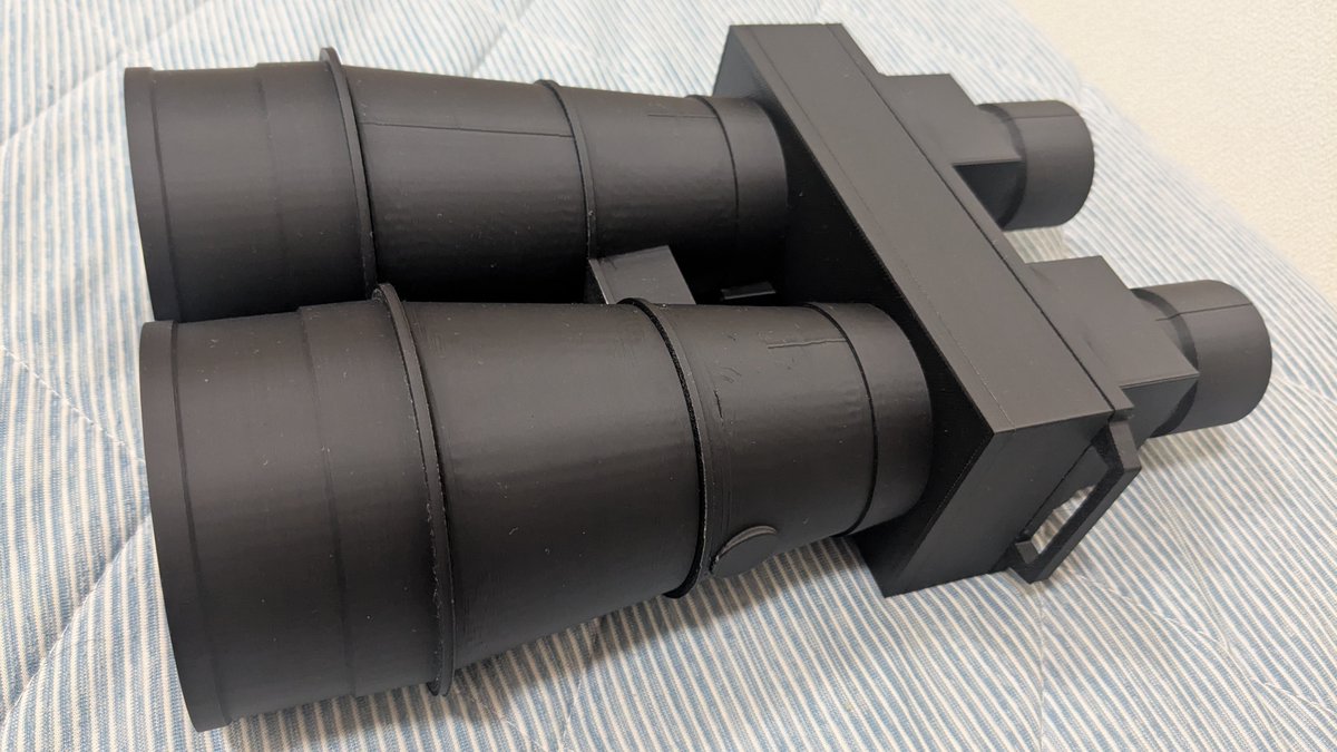 kig_root's tweet photo. 実は…ちょっとずつ小物の３Dプリント自作を始めております
双眼鏡とか改二仕様の頭の艤装とかを作成し、キーホルダーを作ってみたりしました。 https://t.co/ChmkljJJ7S