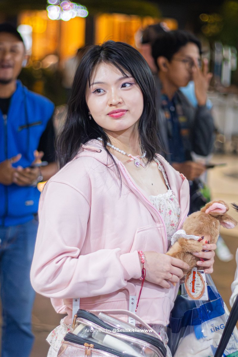 260211 CGK 🛬 

Welcome Back Cyputtt 👋

—— <a href="/Y_CynthiaJKT48/">Cynthia Yaputera</a> 

#JKT48AirportFashion #Smilikitiwwww