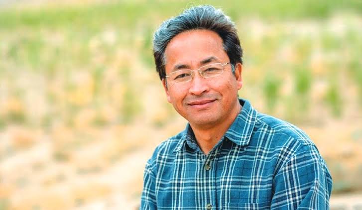 🚨 TOUGH STAND by Modi Govt in Supreme Court

Centre tells SC it CANNOT RELEASE Sonam Wangchuk, DETAINED under NSA over Ladakh violence that left 4 dead &amp; 150+ injured.

SG Tushar Mehta says he’s been MEDICALLY examined multiple times, is FIT, &amp; DETENTION grounds still stand.