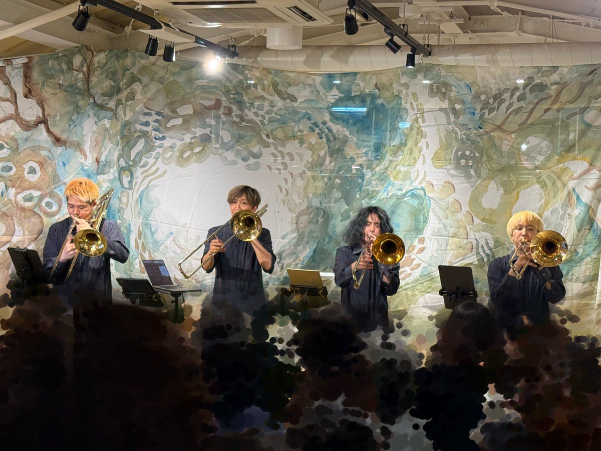 AltoAlto0906's tweet image. #日比谷OKUROJI
#フィーリン 行ってきました✨
まさに｢見て｣｢触れて｣｢香って｣楽しめた空間💕
｢作って｣も参加できて楽しかったな😊

テーマの四感のうちのもう1つ｢聴く｣は #ThrowLine のフリーライブ🎵
今年初のスロラLIVE‼️
やっぱりスロラ好きだな～楽しいな～って思った時間でした🥰✨