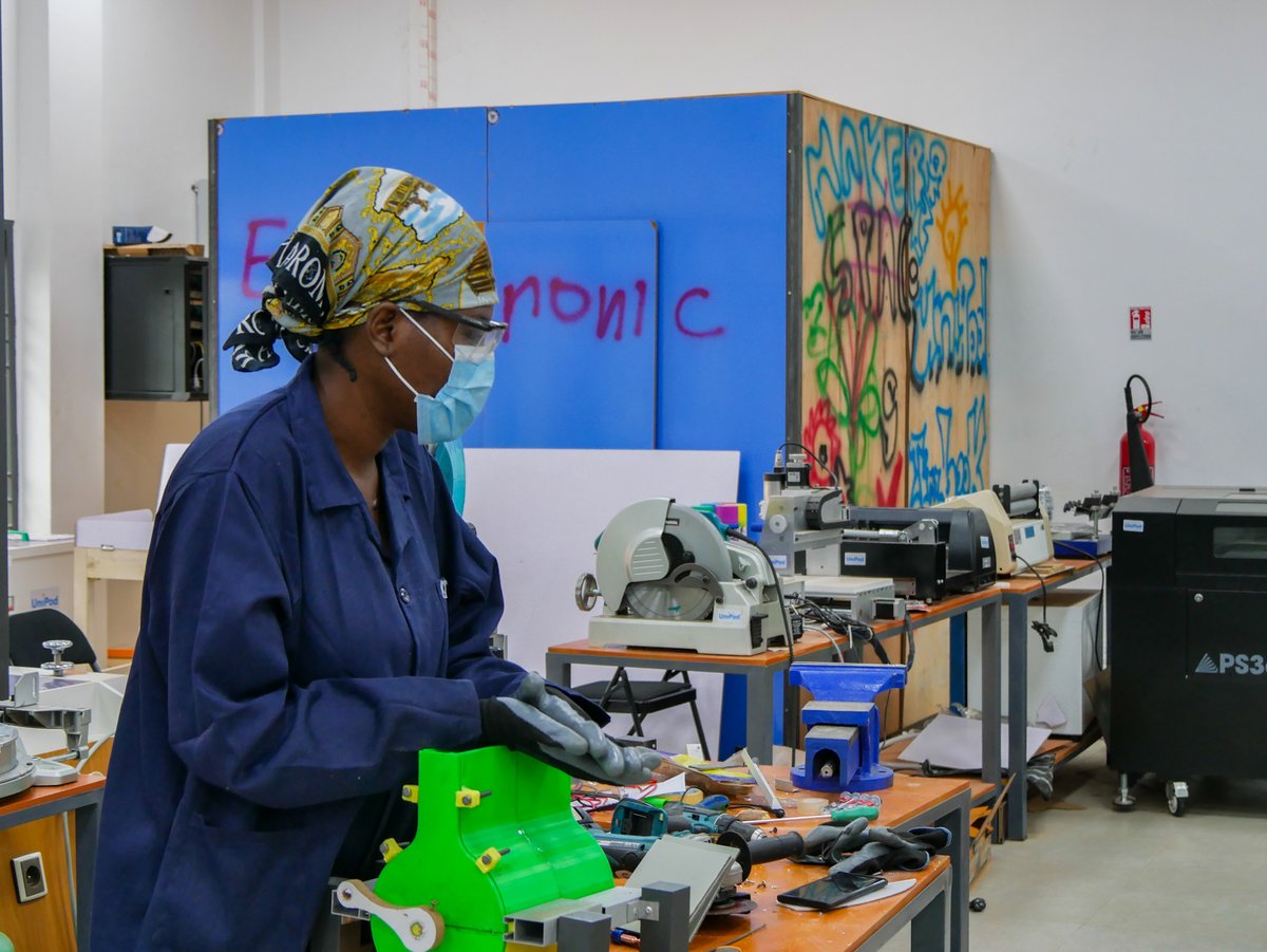 PNUDBenin's tweet photo. 📌Le PNUD soutient les talents féminins dans la technologie &amp; les sciences appliquées pour un développement plus inclusif. Marielle Zevounou appuyée par @UniPod_Benin y développe une machine planteuse de manioc pensée pour répondre aux besoins des agriculteurs béninois #IDWGS2026 https://t.co/RBsJjtOfki