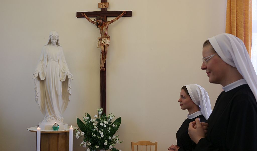 ➠Chaplet of Divine Mercy ➠ Everyday at 3pm for All Followers of:
➟ English ➟ <a href="/SantaFaustyna/">DivineMercy</a> ✠ Español ➟ <a href="/SantaFaustynaES/">DivinaMisericordiaES</a>
➟ Polski ➟ <a href="/SantaFaustynaPL/">MiłosierdzieBoże</a> ✠ Français ➟ <a href="/SantaFaustynaFR/">MiséricordeDivine</a>
➟ Italiano ➟ <a href="/SantaFaustynaIT/">DivinaMisericordia</a> ✠ Português➟ <a href="/SantaFaustynaPT/">Misericórdia Divina</a>