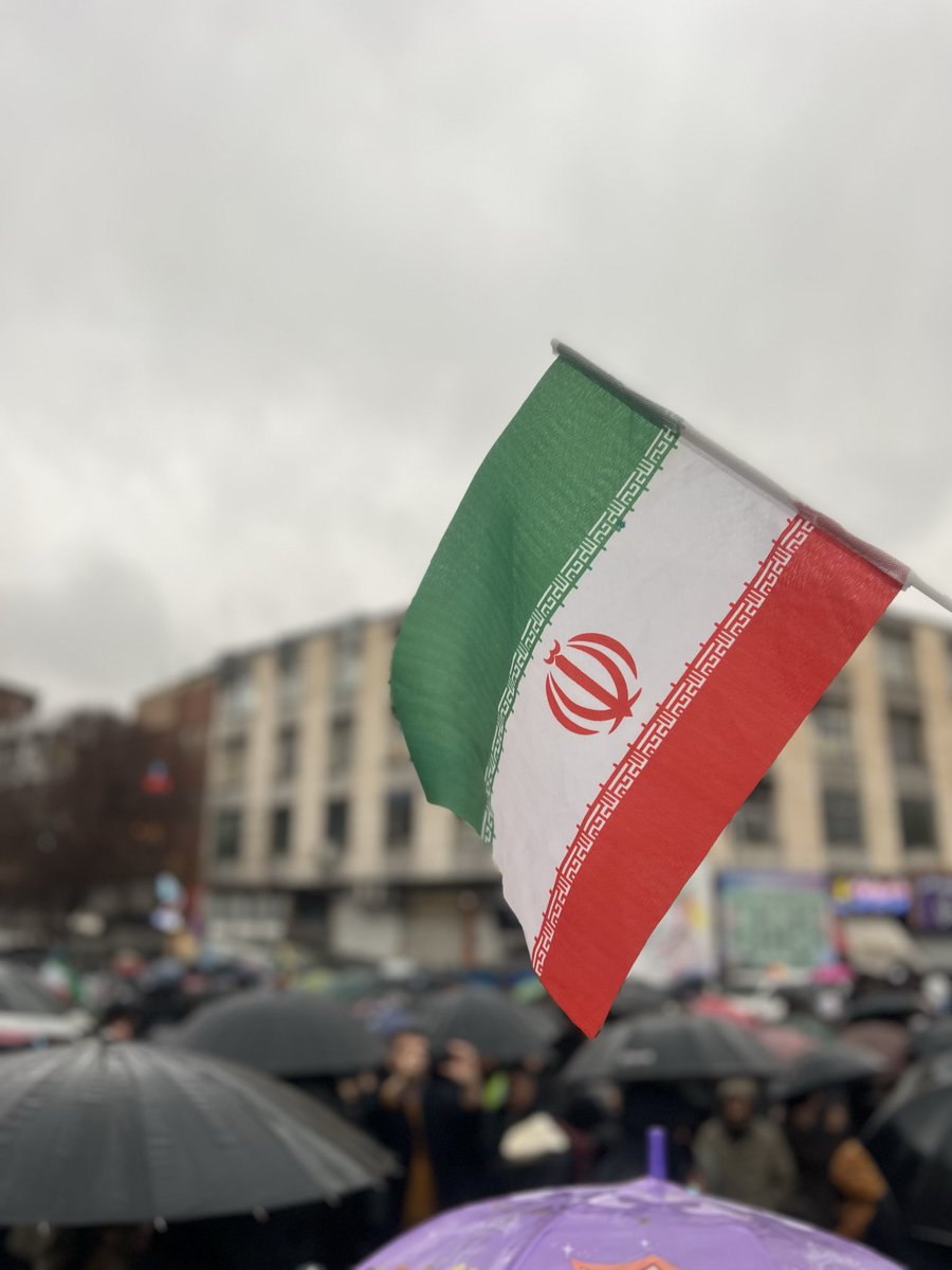 ایران فقط اسم یه کشور نیست…
هویته،ریشه‌ست ،غروره...
#فتح_بزرگ
#انقلابیمیز