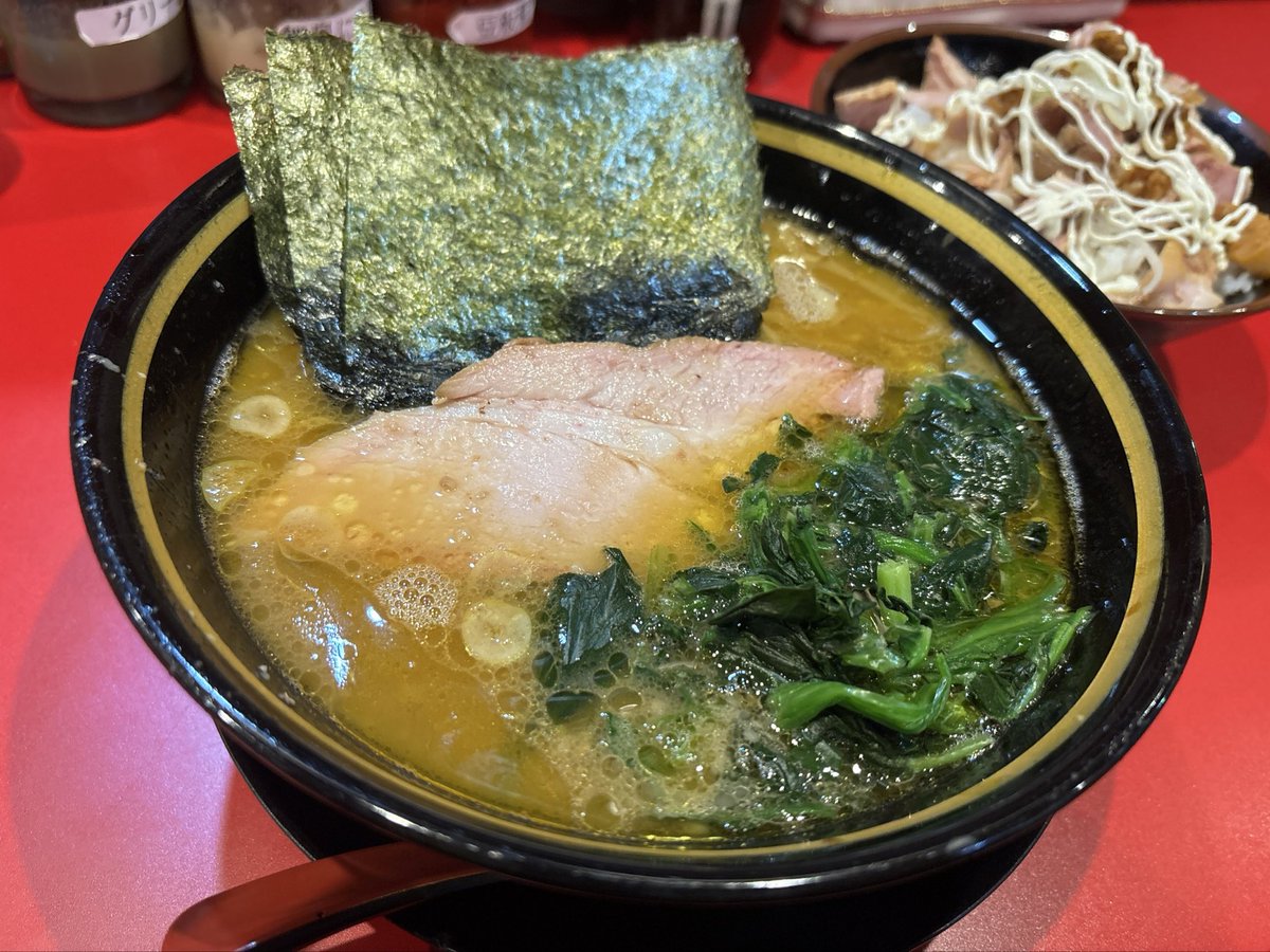 lambosaunner's tweet photo. 🍜稲葉家🍜着丼まで約1時間半並びましたが至福の一杯が身体全体に染み渡り最高に旨すぎた😭並ぶ価値ある絶品の至福の一杯を本日もありがとうございました🙏
#稲葉家
#王道家直系
#家系ラーメン
#稲葉家最高 https://t.co/2gdVpF32tL