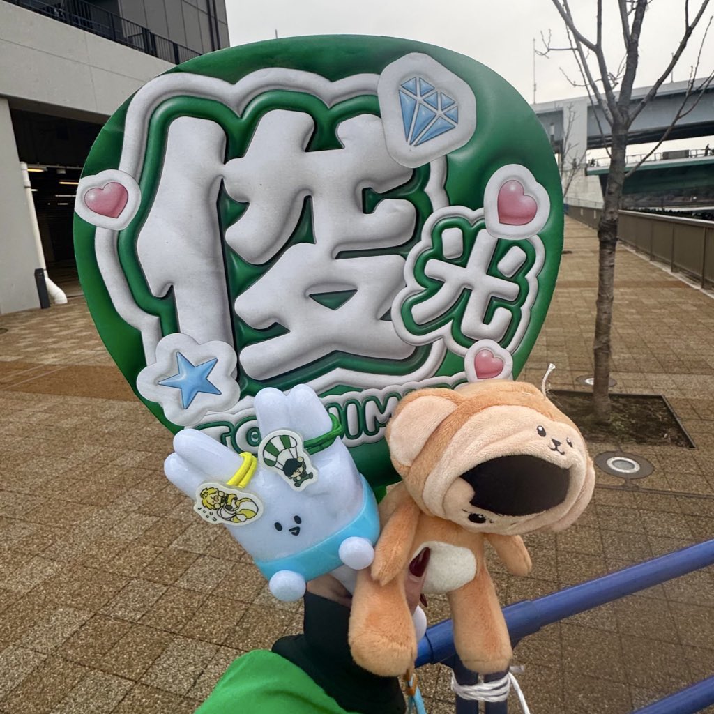 tsuri82's tweet photo. 久々にYouTuberのイベント笑笑
東海オンエアすげええってなった😣
ないとークイズ生で見れたの嬉しい🌹🫶🏻 https://t.co/JVSqmrDBXv