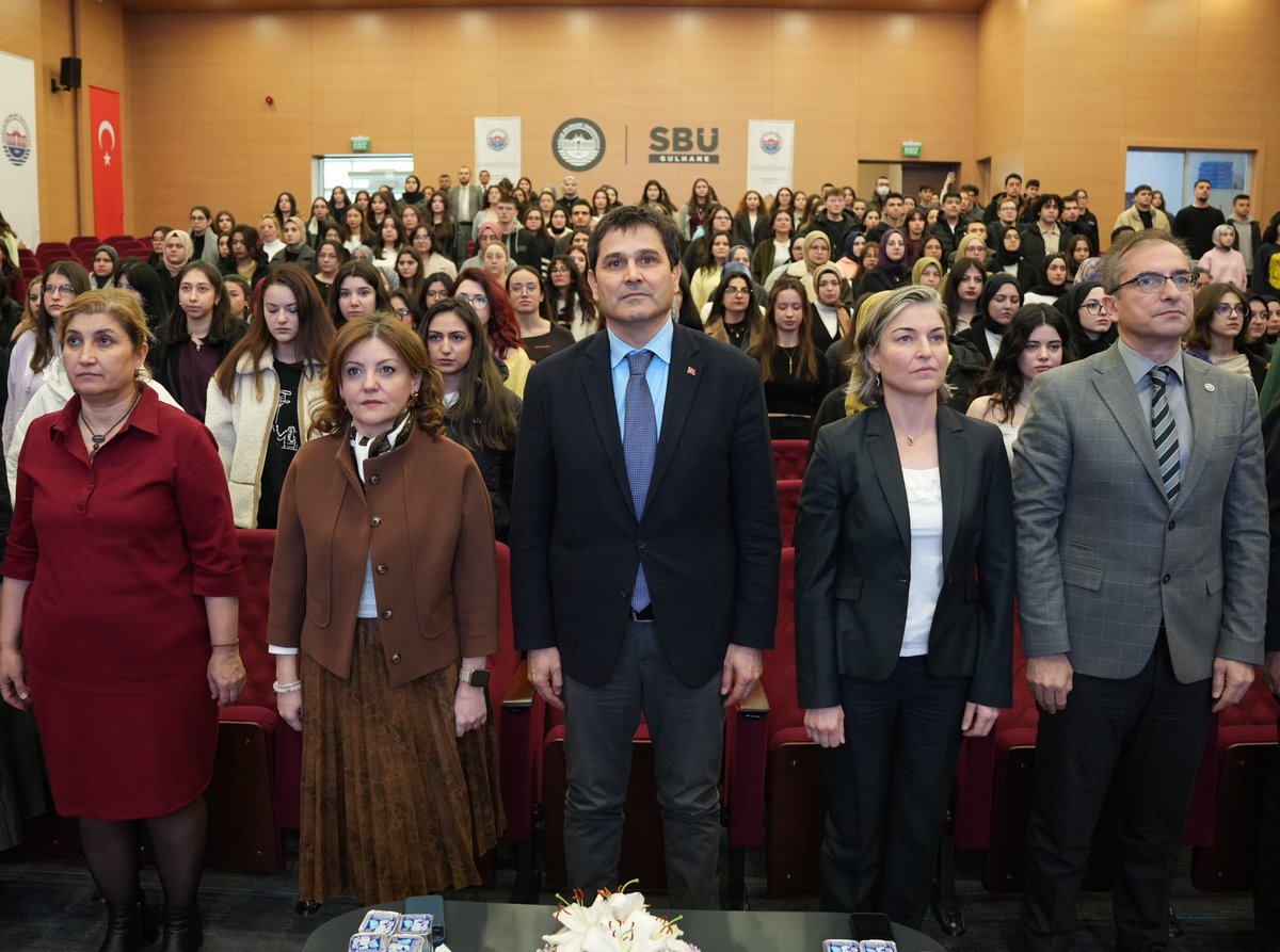 sbuedutr's tweet photo. Sağlıklı Yaşam Festivali Gerçekleşti 🌿

Sağlık Bilimleri Üniversitesi Gülhane yerleşkesinde düzenlenen Sağlıklı Yaşam Festivali, yoğun katılım ve büyük bir ilgiyle gerçekleştirildi. Beslenme, uyku ve fiziksel aktivite başta olmak üzere sağlıklı yaşamın temel unsurlarının ele alındığı festivalde katılımcılar hem bilgilendi hem de keyifli anlar yaşadı.

Programın açılış konuşmaları;
Rektör Yardımcımız ve Gülhane Tıp Fakültesi Dekanımız Prof. Dr. Mehmet Ali Gülçelik,
Gülhane Tıp Fakültesi Halk Sağlığı Anabilim Dalı Öğretim Üyesi Prof. Dr. Toker Ergüder,
Dr. Öğr. Üyesi Belgin Varol ve
Gülhane Genç Yeşilay Kulüp Başkanı Melike Çakır tarafından gerçekleştirildi.

Sağlıklı yaşam bilincini artırmaya yönelik katkı sunan tüm konuşmacılarımıza ve katılım sağlayan misafirlerimize teşekkür ederiz. 🌱

#SağlıklıYaşam #Gülhane #GençYeşilay #SBÜ