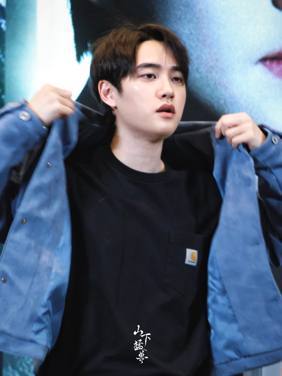 CaptainLi666's tweet photo. Why do you look this attractive just putting on clothes🥵

#도경수 #DOHKYUNGSOO #KYUNGSOO #都暻秀 #DO(D.O.) 
@weareoneEXO
@DOHKYUNGSOO_X https://t.co/Bt1ZzdGcii