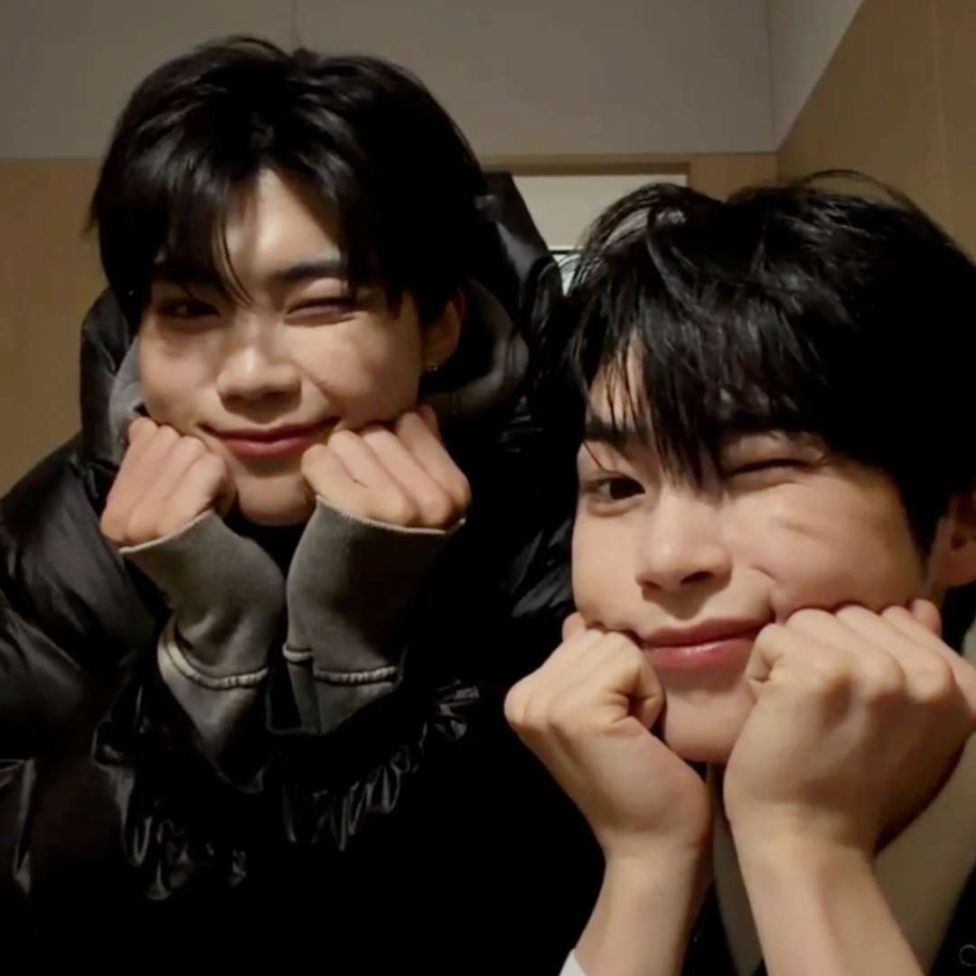 아진짜 거니하니 보고 활짝 웃음