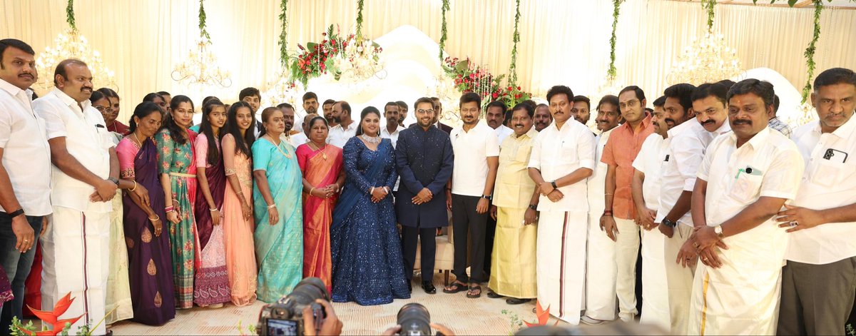 Udhaystalin's tweet photo. திருப்பூர் கிழக்கு மாவட்ட கழக செயலாளர் அண்ணன் @dmkpadhu அவர்களின் அன்பு மகள் தங்கை ரக்ஸியா - வினோத்குமார் இணையரின் திருமண வரவேற்பு விழா, சென்னை அண்ணா அறிவாலயத்தில் இன்று நடைபெற்ற போது, அதில் பங்கேற்றோம்.

மணமக்கள், பெரியாரும் - பகுத்தறிவும் போல, அண்ணாவும் - மாநில சுயாட்சியும் போல, கலைஞரும் - கழகமும் போல, நம் முதலமைச்சர் அவர்களும் - உழைப்பும் போல பல்லாண்டு வாழ்கவென வாழ்த்தி மகிழ்ந்தோம்! @Anbil_Mahesh