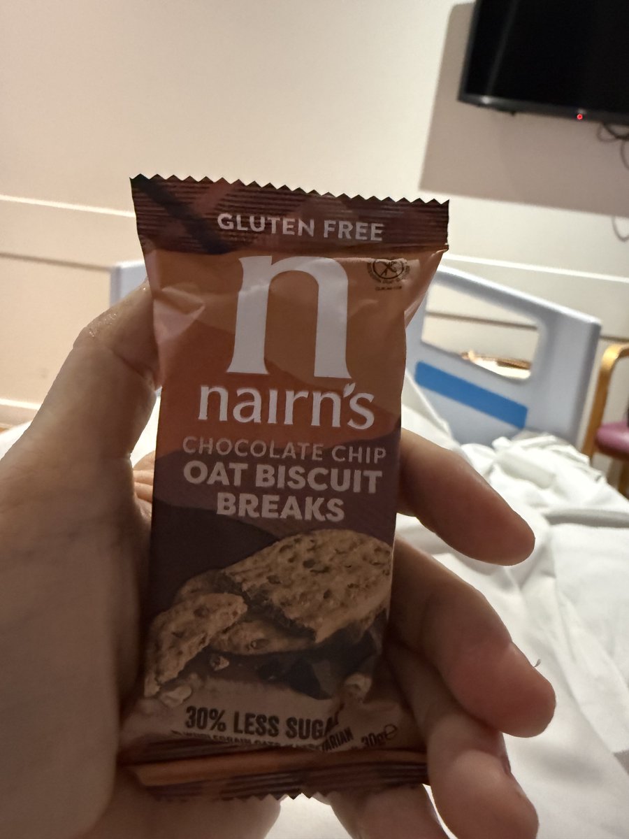 Love these #glutenfree  #nairnsbiscuits  ⁦<a href="/NairnsOatcakes/">Nairn's Oatcakes</a>⁩ recuperating delicious
