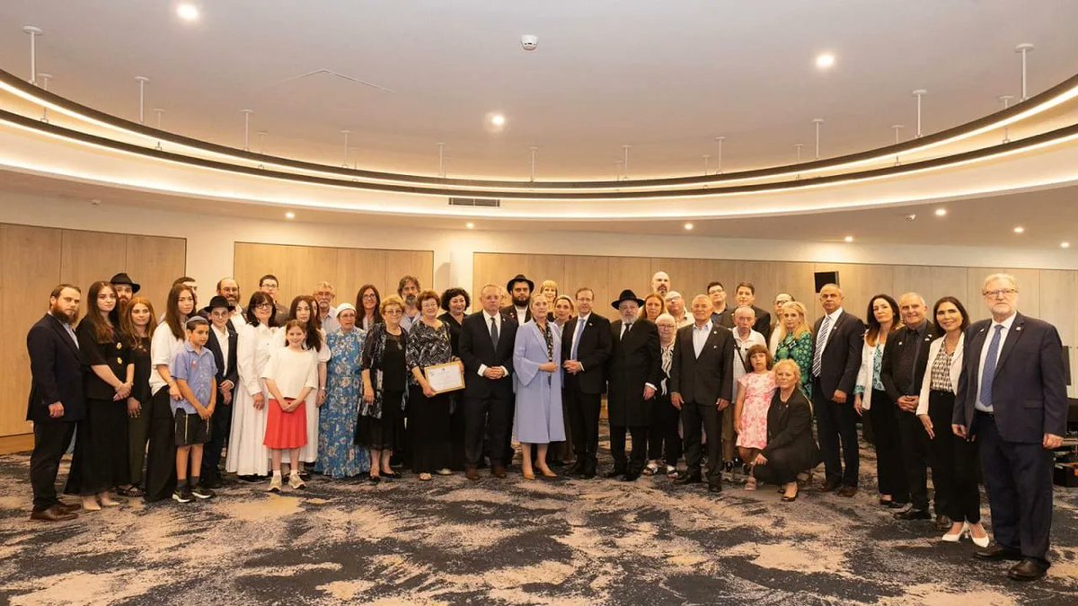 Itongadol's tweet image. Israel reconoce a las personas asesinadas en el atentado de Bondi como víctimas de antisemitismo

Ver más: itongadol.com/internacionale…

#Israel @Israel @Isaac_Herzog @wzo_official @yaakov_hagoel @JewishAgency @almog_doron @AlboMP #Australia #BondiBeach #Antisemitism #Antisemitismo