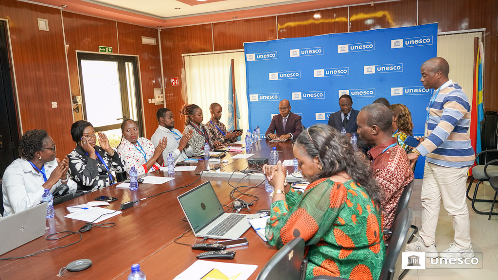 📍 En marge de la #JournéeMondialeDeLaRadio 2026 : l’#UNESCO forme les #journalistes de la #RTNC à l’#IA pour combattre la désinformation

💠 À l’heure où la désinformation se propage à grande vitesse, amplifiée par les technologies d’Intelligence Artificielle (#IA), l’#UNESCO a