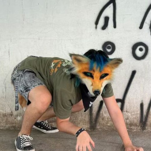 delpynews's tweet photo. ▶️ESTO SE SALIÓ DE CONTROL |​​​😳

Una madre denunció que un "therian" mordió a su hija en el tobillo.🦊

Según su relato, una menor de 14 años, a la salida del colegio, supuestamente fue seguida por un grupo de jóvenes con máscaras de perros y lobos que la habrían olfateado antes del ataque en Jesús María, Argentina.😰

🗣️"Y ella, como que se reía un poco, pensaba que era broma, pero después no pensó que era broma cuando le mordieron el tobillo. Estaba con pollera", declaró la mujer en una entrevista radial.

Vía: Infobae y lavozcomar (IG)