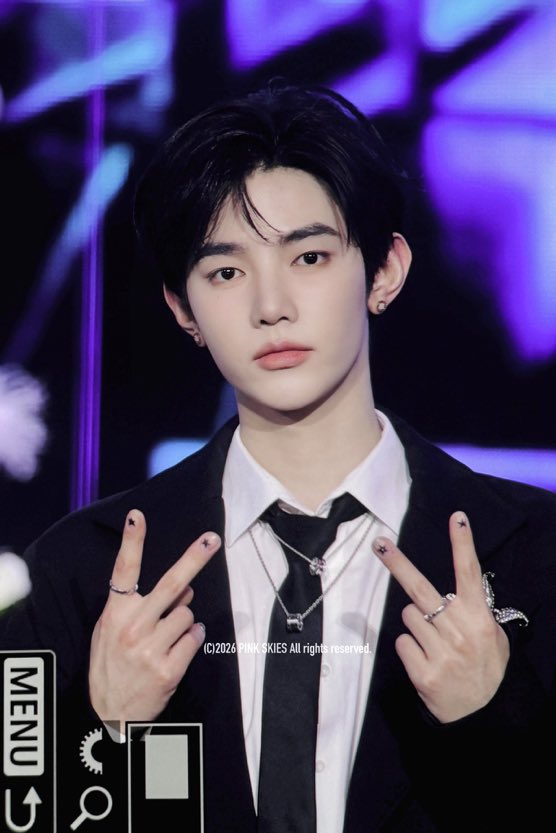 그런 사연있는 얼굴로 귀여운 포즈 하지마🥹💕
#장하오 #영원히사랑하오