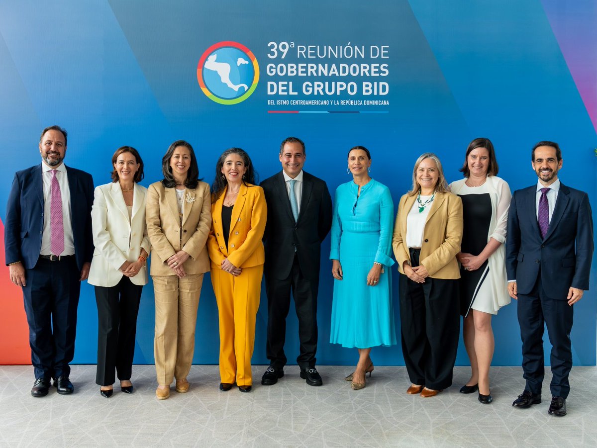 Este es el equipo de <a href="/el_BID/">Banco Interamericano de Desarrollo</a> que me acompaña para avanzar en las prioridades de #Centroamérica, #Panamá, #RepúblicaDominicana. Todo mi agradecimiento por su compromiso y esfuerzo siempre puesto en resultados concretos que se traducen en mejoras para nuestra región. 👏

El trabajo