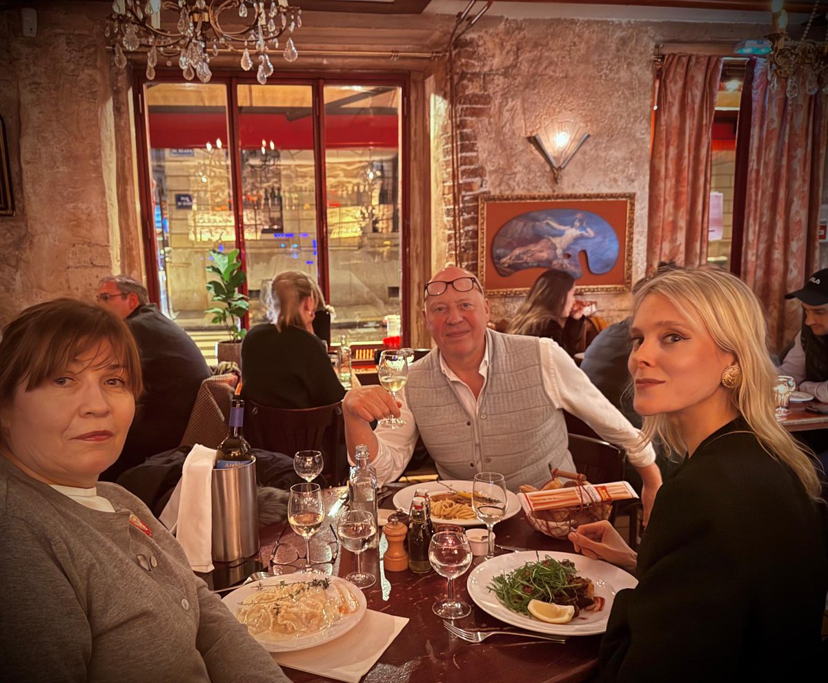 Met Madame Klotchkova  en de mythische <a href="/EmmaDiest/">Emma Louise Diest</a> te Parijs...
