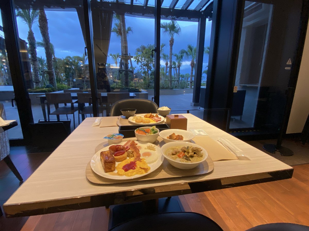 derocom1's tweet photo. 沖縄旅行でのご飯が最高すぎた
また行きたいな😋 https://t.co/9Lgt9BkUqG