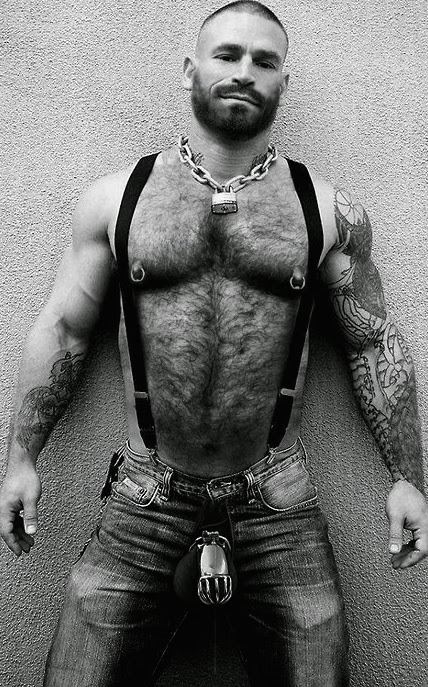 An all time favourite pic, what a bloke!!