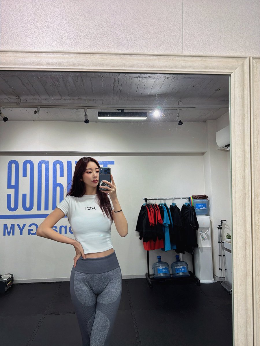 体重落ちないって相談したら食物繊維が足りないって言われてワカメの味噌汁にめかぶぶち込んで飲んだ
明日はジュースクレンズしよっと