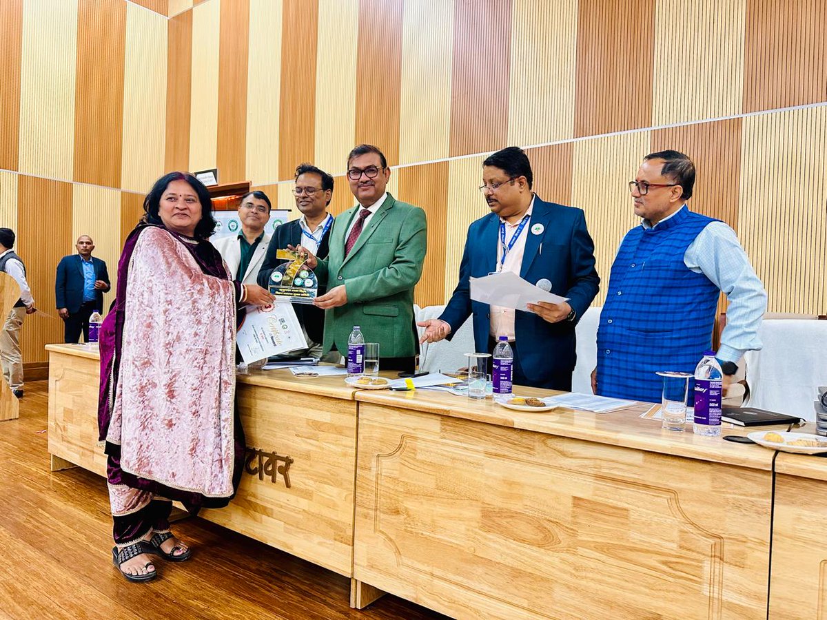 AyushmanBihar's tweet photo. 🏥 Driving Stronger Healthcare Delivery in Bihar
📍 Bapu Tower, Patna | 11 February 2026

Under the leadership of Shri Shashank Shekhar Sinha, CEO, BSSS, a State Level Review Meeting of #ABPMJAY, #MMJAY and #ABDM was convened to accelerate the impact on the ground.
@AyushmanNHA https://t.co/inxXpnyA4X